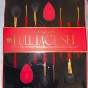 GLITZ N GLAN Red Full Face Brush Set